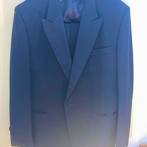 Tuxedo with 32 pants and cummerbund